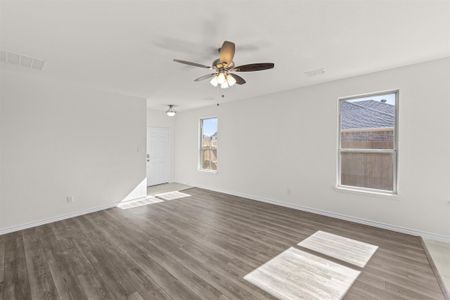New construction Single-Family house 2800 Desert Lily Lane, Fort Worth, TX 76108 - photo 5 5