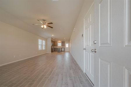 New construction Single-Family house 13104 Villa Sola Drive, Texas City, TX 77568 - photo 4 4