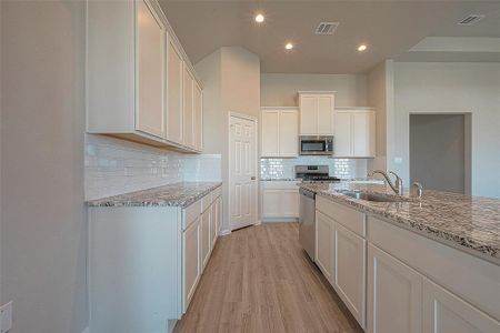 New construction Single-Family house 2409 Sequoia Grove Drive, Rosharon, TX 77583 - photo 17 17