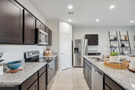 New construction Single-Family house 28276 N Platinum Drive, San Tan Valley, AZ 85143 - photo 9 9
