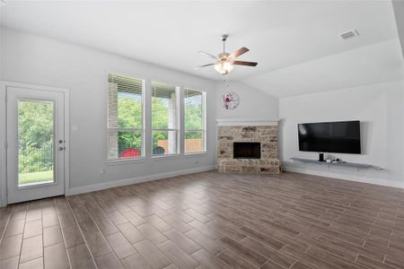 New construction Single-Family house 1405 Bentwood Drive, Garland, TX 75041 - photo 5 5