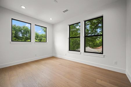 New construction Single-Family house 9532 Biscayne Boulevard, Dallas, TX 75218 - photo 24 24