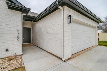 New construction Single-Family house 5700 Belaire Circle, Granbury, TX 76048 - photo
