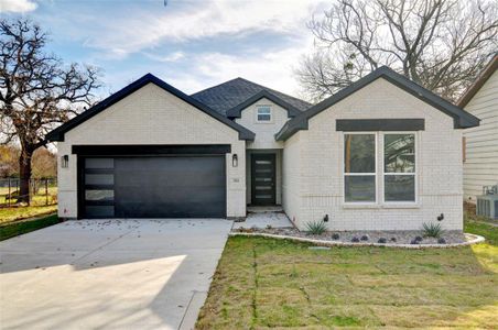 New construction Single-Family house 511 W Water Street, Weatherford, TX 76086 - photo 0 0