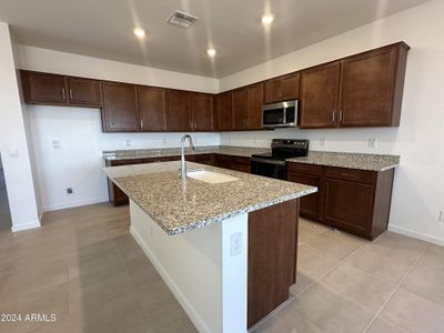 New construction Single-Family house 25257 W Bowker Street, Buckeye, AZ 85326 - photo 5 5