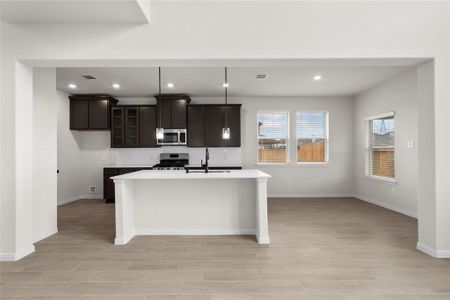 New construction Single-Family house 5330 Cascade Court, Alvin, TX 77511 Lennox C- photo 9