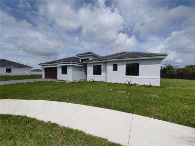 New construction Single-Family house 15561 Sw 159 Terr, Miami, FL 33187 - photo 5 5