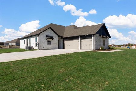 View of front of home featuring a front yard, a garage, and cooling unit