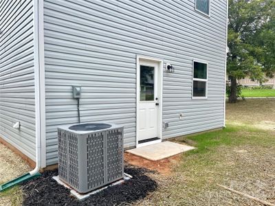 New construction Single-Family house 101 E Louisiana Avenue, Bessemer City, NC 28016 - photo 15 15