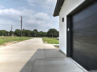 New construction Single-Family house 971 County Road 319, La Vernia, TX 78121 - photo 42 42