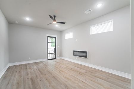 New construction Single-Family house 2405 W Green Briar Drive, Huntsville, TX 77340 - photo 19 19