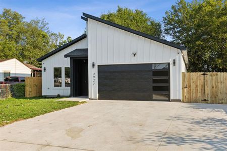 View of front of house featuring a garage and a front yard