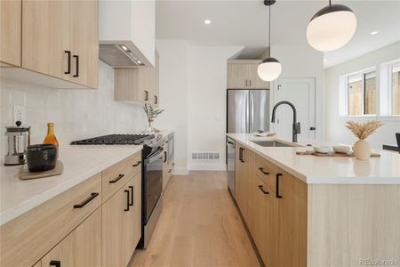 This kitchen is beautiful, modern, and sleek. It would be great for a home cook who loves to entertain.