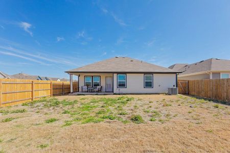 New construction Single-Family house 100 Aransas River Rd, Hutto, TX 78634 - photo 32 32