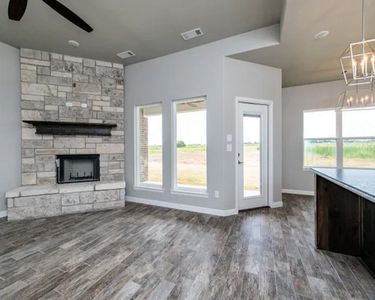 New construction Single-Family house 1313 Sanger Drive, Springtown, TX 76082 - photo 5 5