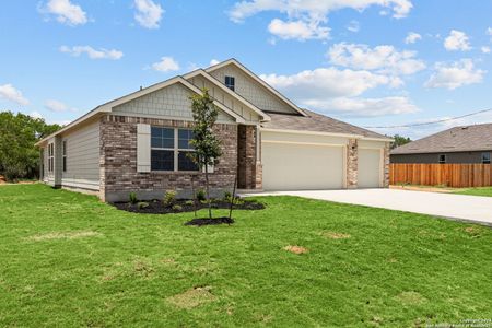 New construction Single-Family house 113 Cheyenne Dr, Floresville, TX 78114 Kingsley- photo 3 3