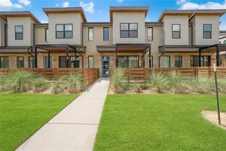 New construction Townhouse house 811 Cavitt Court, Prosper, TX 75078 - photo 0