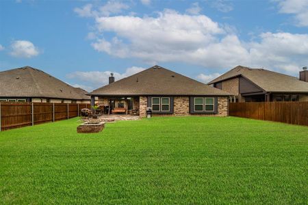 New construction Single-Family house 641 Midsummer Hill, Waxahachie, TX 75165 - photo 4 4