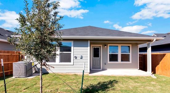 New construction Single-Family house 241 Sandringham Loop, Uhland, TX 78640 The Caroline- photo 27 27