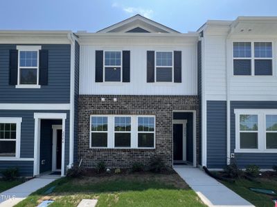 New construction Townhouse house 2002 Glen Crossing Drive, Durham, NC 27704 Celestial- photo 3 3