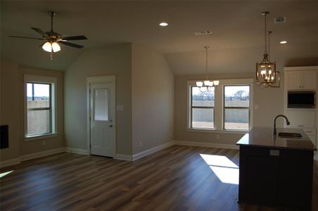 New construction Single-Family house 729 Raylan Street, Springtown, TX 76082 - photo 6 6