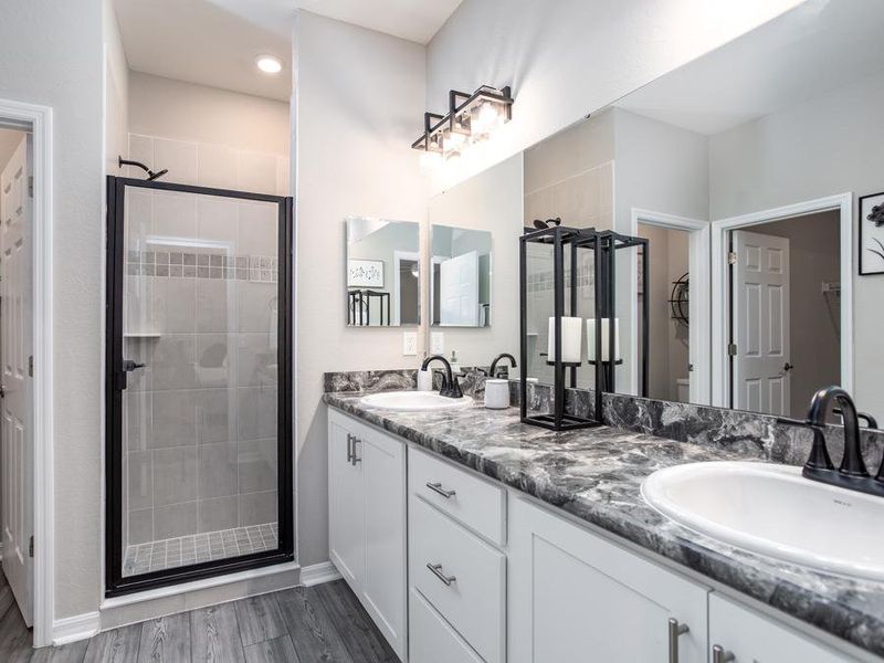 Your suite is complete with a spacious en-suite bath - Summerlyn II home plan