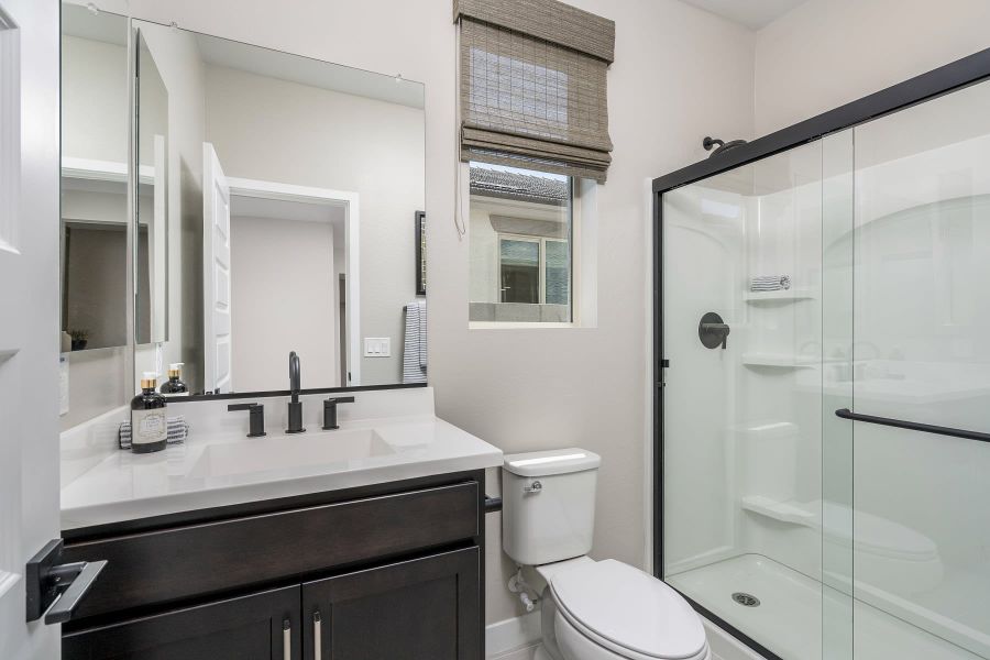 Bathroom | Grand | Bentridge – Canyon Series | New Homes in Buckeye, AZ | Landsea Homes