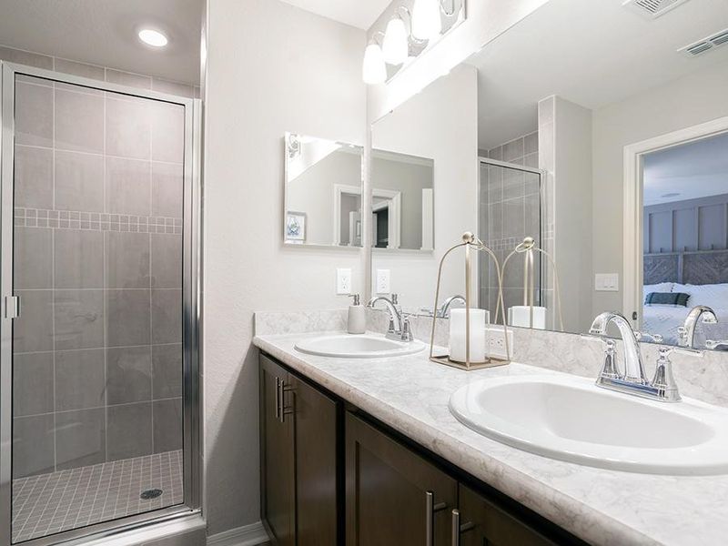 Your suite is complete with a spacious and private en-suite bath - Magnolia townhome in Plant City, FL