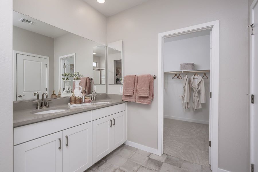 Primary Bathroom | Sabino | Bentridge – Canyon Series | New Homes in Buckeye, AZ | Landsea Homes