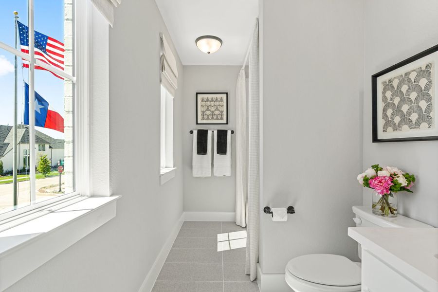 Plan 1406 Bathroom - Mosaic 40s Model - Photo by American Legend Homes