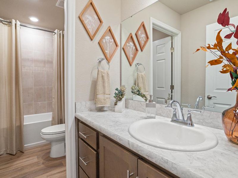 An upstairs hall bath serves the secondary bedrooms - Mariposa townhome model in St. Cloud, FL