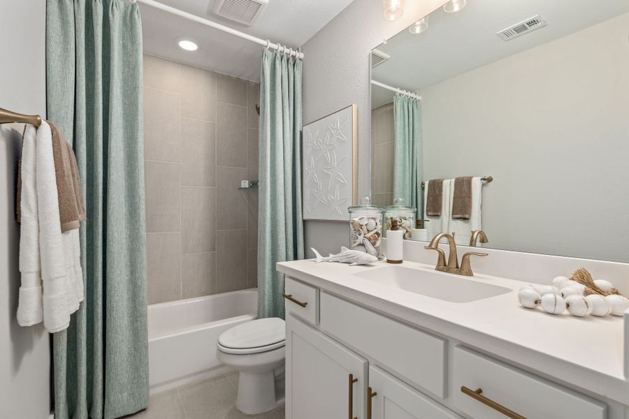 Plan 1640 Secondary Bathroom - Mosaic 60s Model - Photo by American Legend Homes