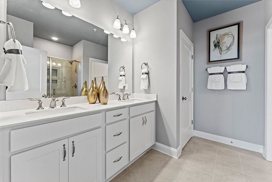 primary bath with dual sink cabinet vanity