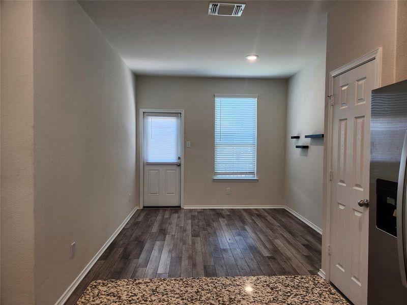 Dining area - make it as formal or cozy as you like