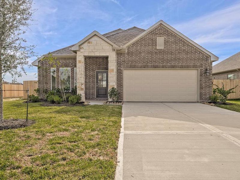 New construction Single-Family house The Aintree, 11611 Champions Forest Drive, Mont Belvieu, TX 77535 - photo
