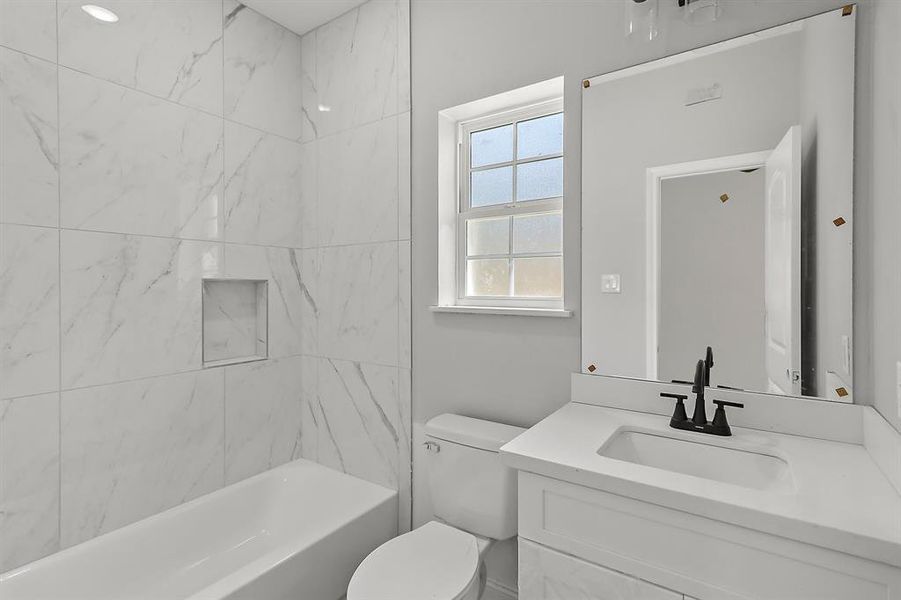 The private en-suite bathroom is a standout feature, offering convenience and luxury.