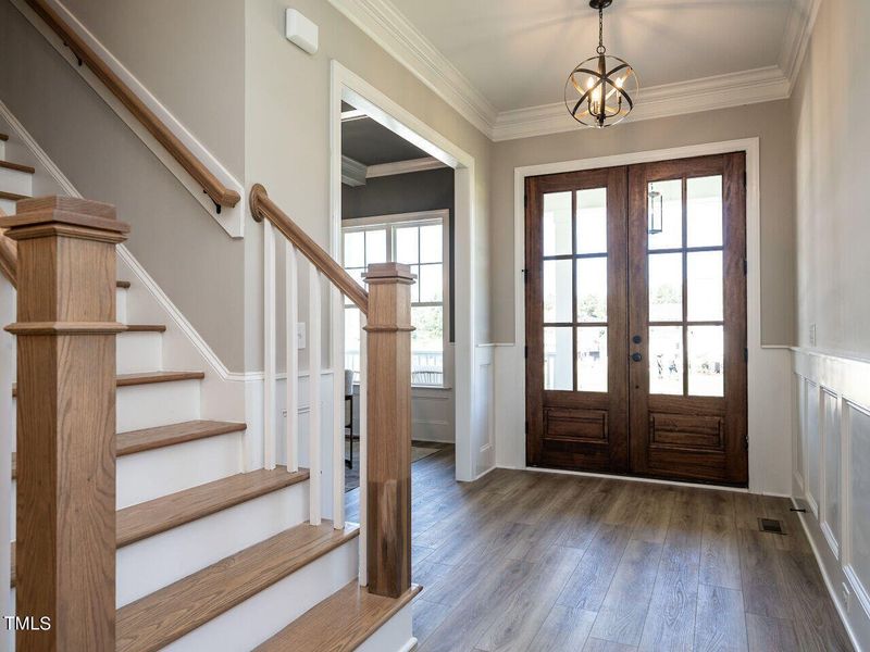 005-1280x960-entry-foyer