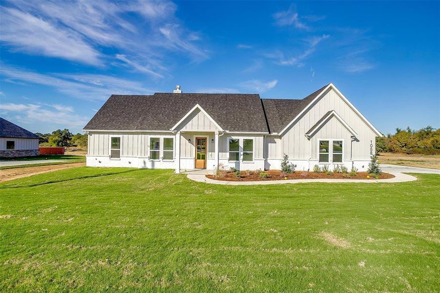 Modern farmhouse featuring a front lawn