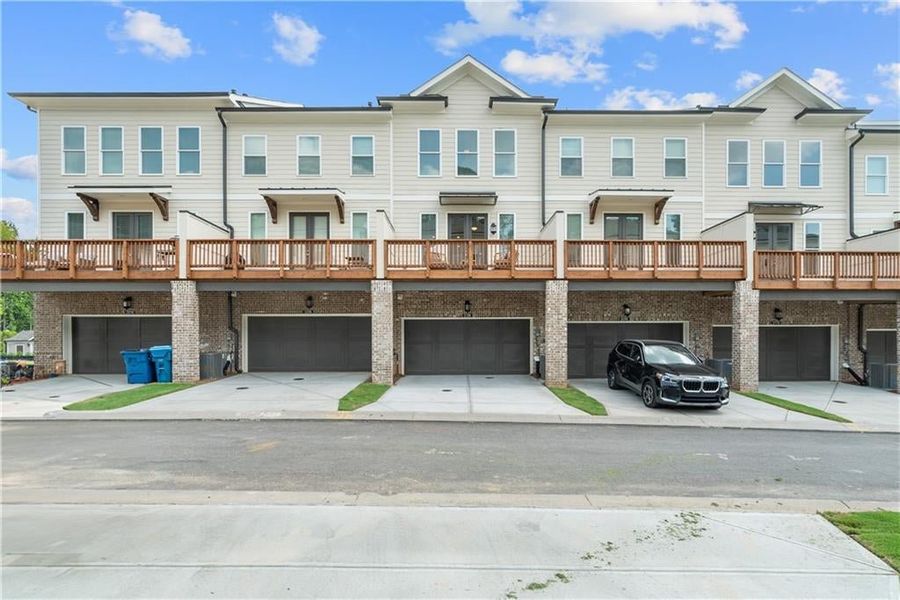 2-car garage and 2-car driveway is perfect for guest when visiting. - Photos shown are of model home for viewing purpose only.