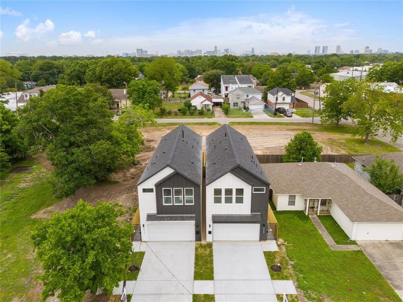 Nestled in a prime location, this neighborhood offers unparalleled access to everything Houston city living has to offer, with easy reach to major freeways.
