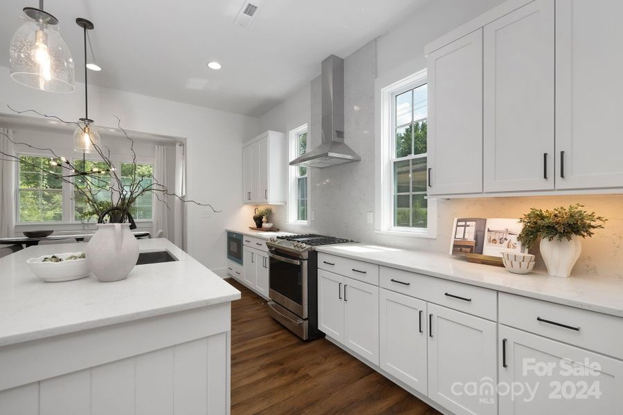 Stainless Steel Appliances w/Vented Range Hood & Gas Range