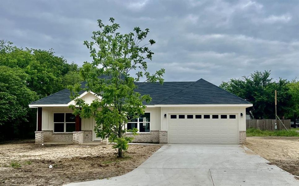New construction Single-Family house 609 E Brown, Cleburne, TX 76031 - photo