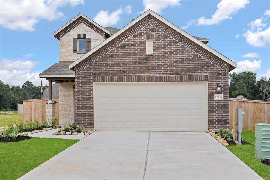 Welcome home to 12888 Lime Stone Lane located in the community of Stonebrooke and zoned to Conroe ISD.