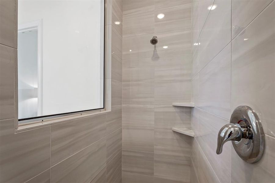 Room details with a tile shower