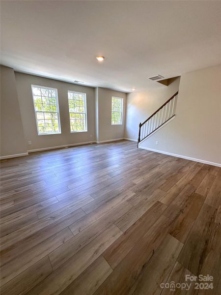 ANOTHER VIEW OF THE SPACIOUS LIVING ROOM.