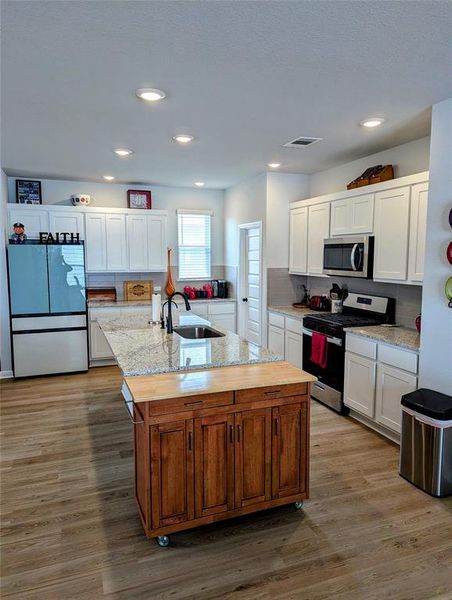 Larger Counter tops with even room to fit an extension