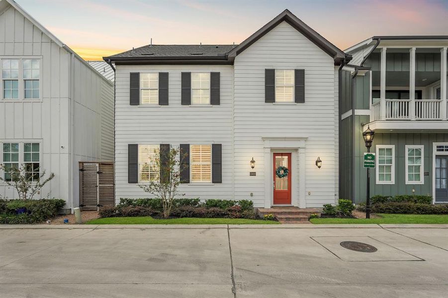 Luxury awaits once you step inside 2405 W Kolbe Lane! This In Town Homes 2-story paradise boasts 2,132 sqft of living space, 3 bedrooms, and 2 1/2 bathrooms.