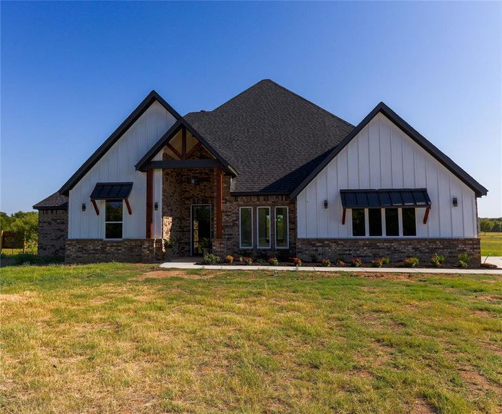 New construction Single-Family house 307 East Vaughn Road, Cleburne, TX 76033 - photo