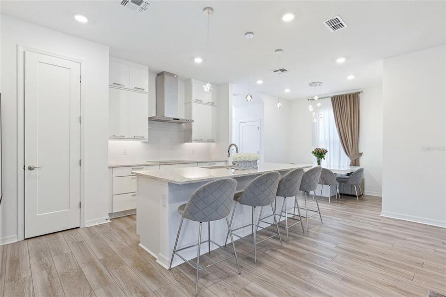 Kitchen cabinets extended to the ceiling