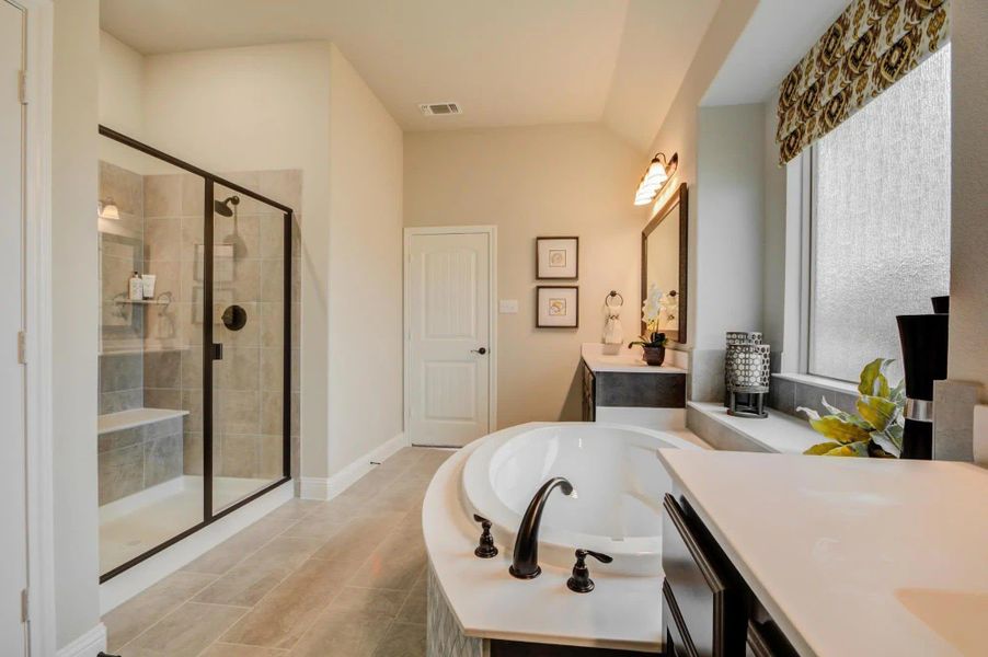 Primary Bathroom | Concept 2622 at Redden Farms - Signature Series in Midlothian, TX by Landsea Homes